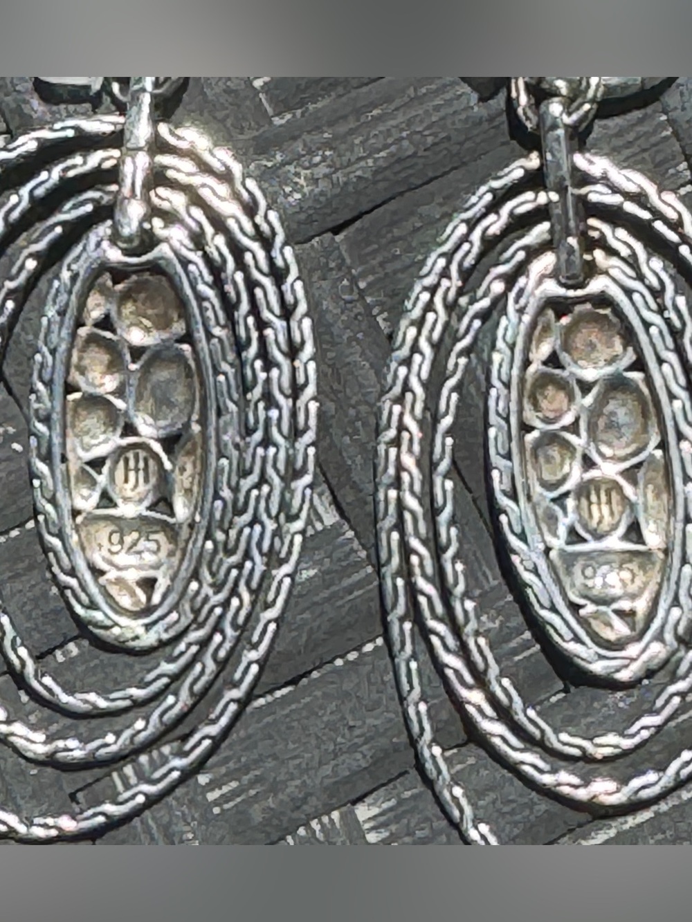 *EXCELLENT* - JOHN HARDY KALI ZEN OVAL HOOPS, STERLING SILVER (925) EARRINGS - Picture 3 of 6